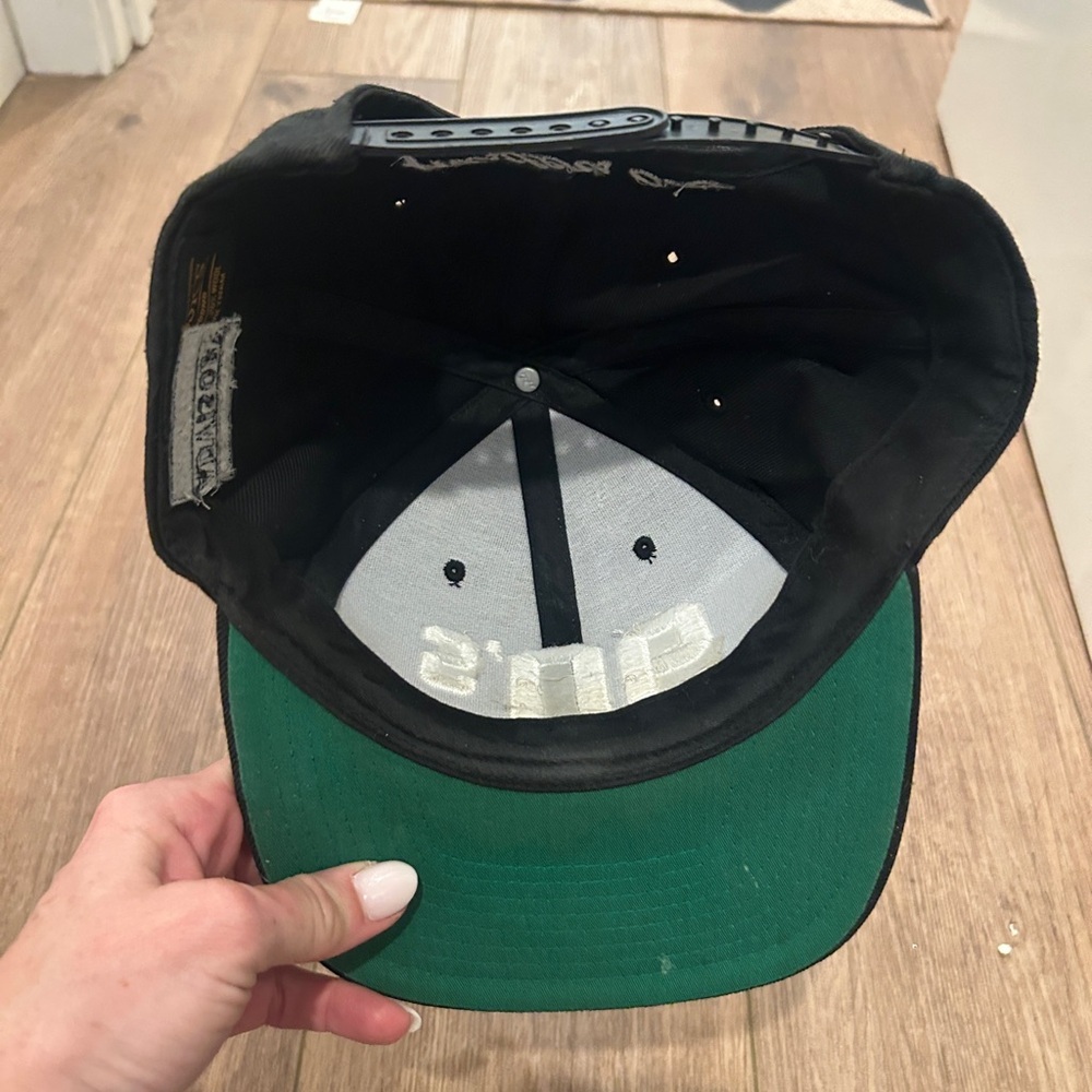 Black embroidered 90's SnapBack - Picture 4 of 4